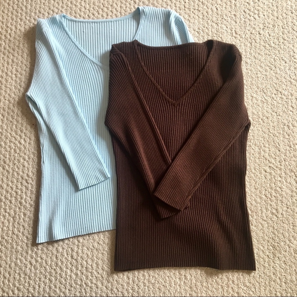 3/4 length sleeve shirts. Sizes small.